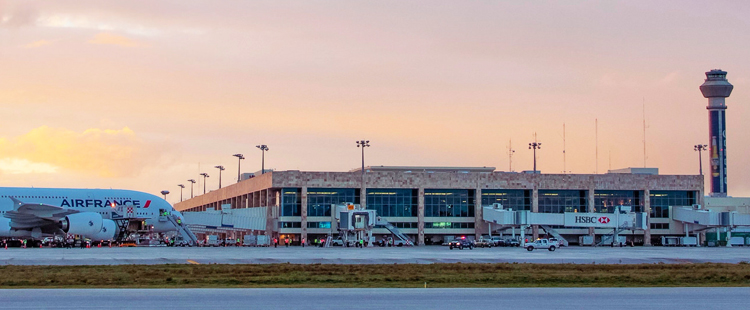 สนามบินนานาชาติแคนคูน, เม็กซิโก