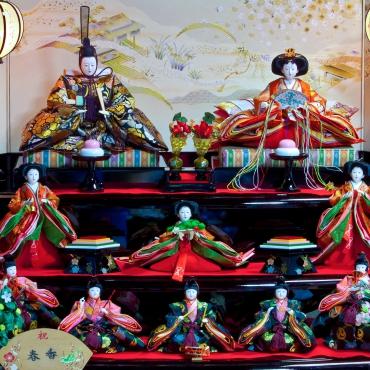 ตุ๊กตาญี่ปุ่น ในเทศกาลฮินะหรือวันเด็กผู้หญิง ( Hina Matsuri )
