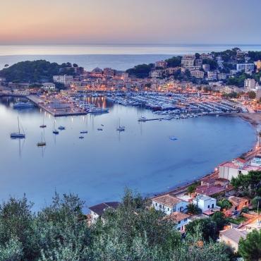 Port de Sóller ยามเย็นในประเทศสเปน