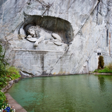 อนุสาวรีย์สิงโตสะอื้น (Lion Monument)