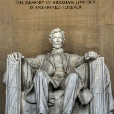 รูปปั้นของอับราฮัมลิงคอล์นภายในลินคอล์น เมมโมเรียล