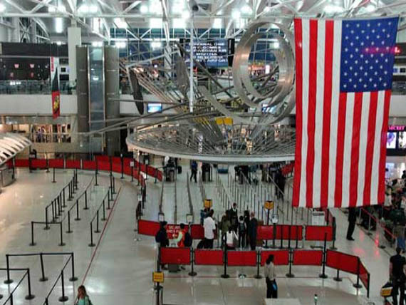 ข่าวด่วน สนามบิน JFK ในนิวยอร์กยกเลิกทุกเที่ยวบิน เหตุอุกอาจกราดยิงผู้โดยสาร