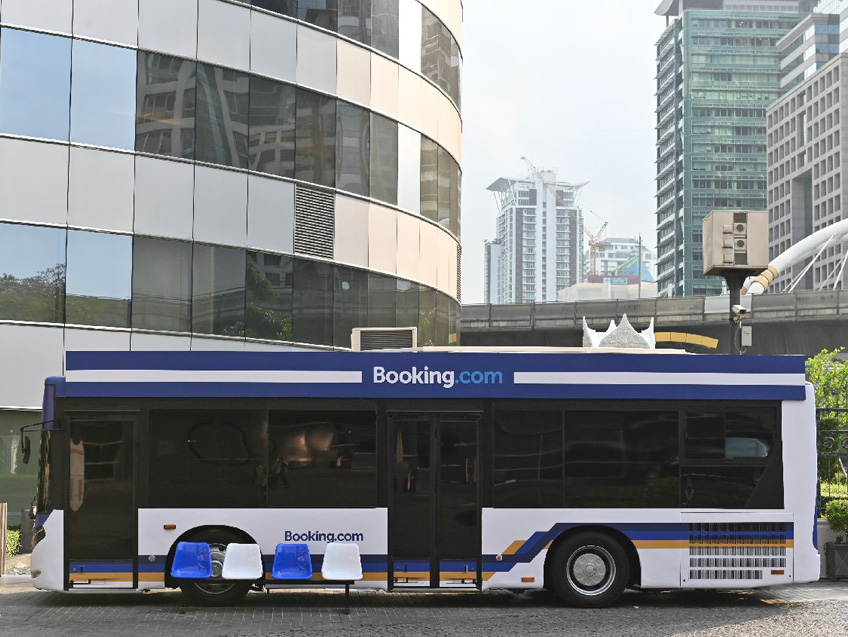 เปิดตัวที่พักแปลกใหม่ในไทย “Bangkok Booking Bus” รถบัสพักได้หนึ่งเดียวในโลก จาก Booking.com