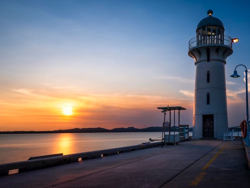 ประภาคารรัฟเฟิลส์มาริน่า Raffles Marina Lighthouse