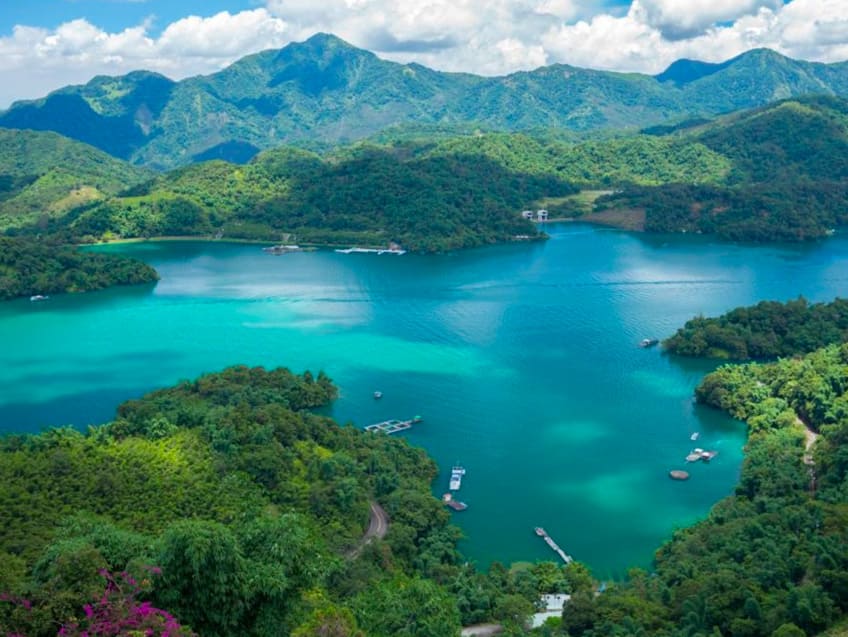 ทะเลสาบสุริยันจันทรา Sun Moon Lake