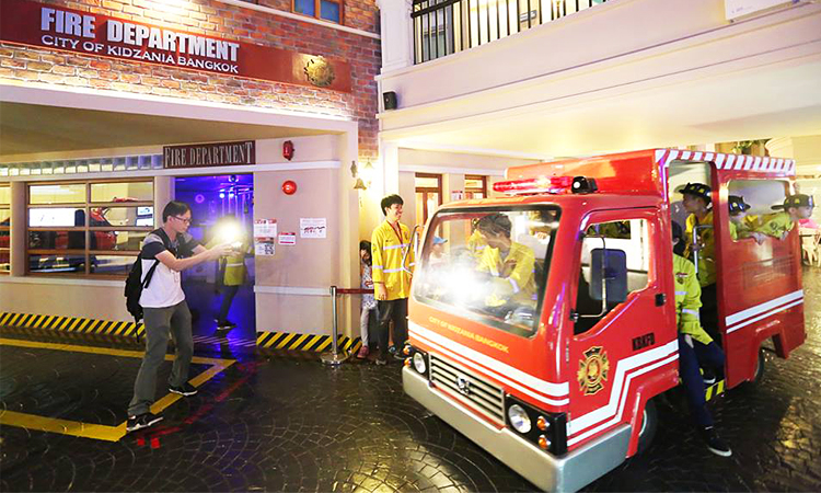 เที่ยววันเด็กที่ Kidzania Kidzania
