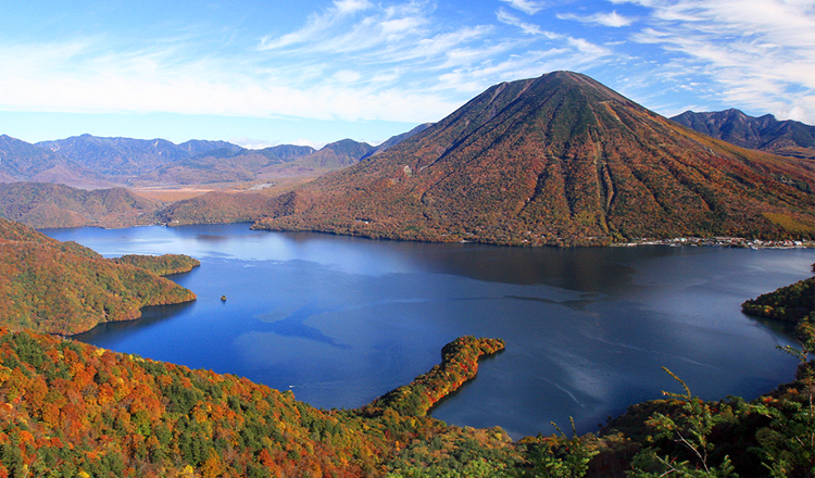 ใบไม้เปลี่ยนสี, ทะเลสาบชูเซนจิและน้ำตกเคะงน, โทชิงิ