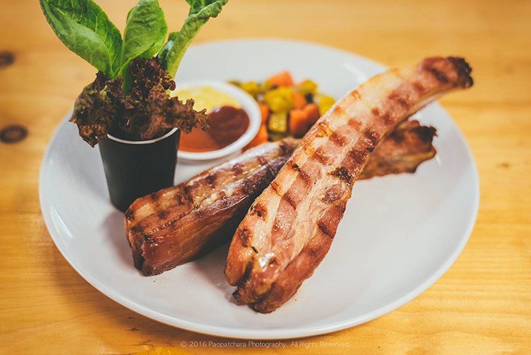 หมูรมควัน, ร้านครัวเขาใหญ่ เขาใหญ่, ร้านอาหารเขาใหญ่