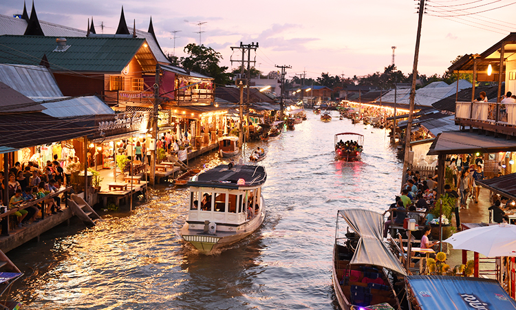 พาแม่เที่ยวสมุทรสงคราม ตลาดน้ำอัมพวา เที่ยวสมุทรสงคราม, ตลาดน้ำอัมพวา