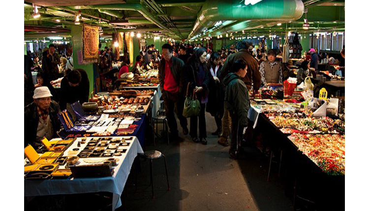 Jade Market ตลาดกลางคืนในฮ่องกง Jade Market