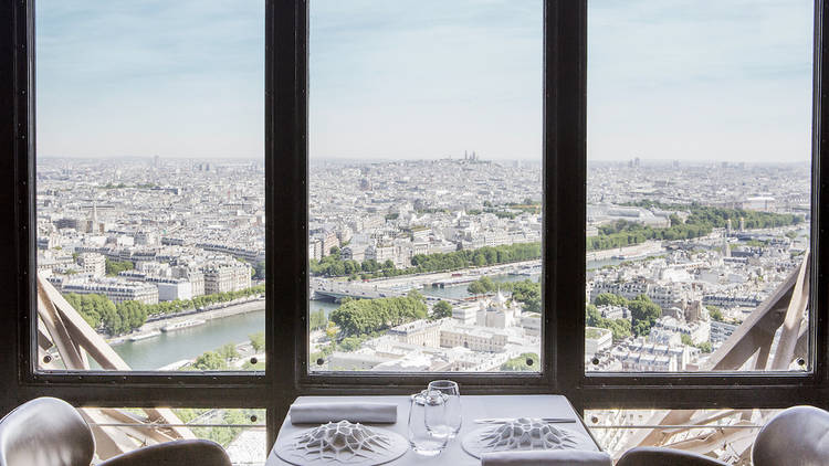 Le Jules Verne ร้านอาหารบนหอไอเฟล Le Jules Verne, หอไอเฟล