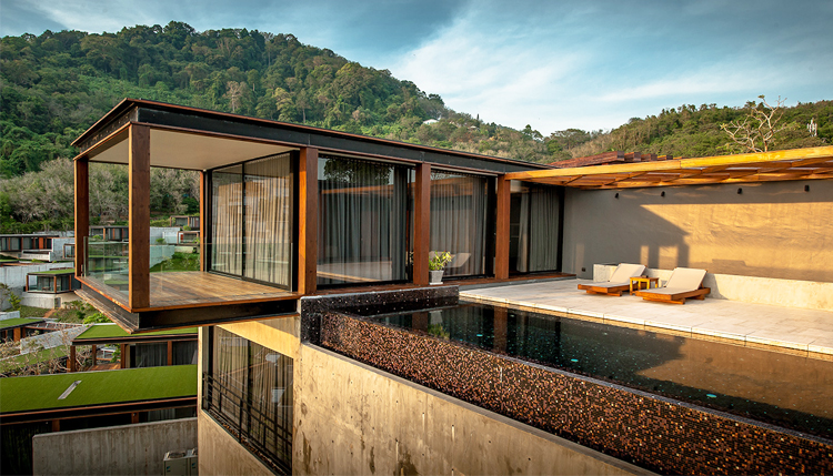 The Naka Phuket พูลวิลลล่ารีสอร์ท ภูเก็ต, หาดกมลา